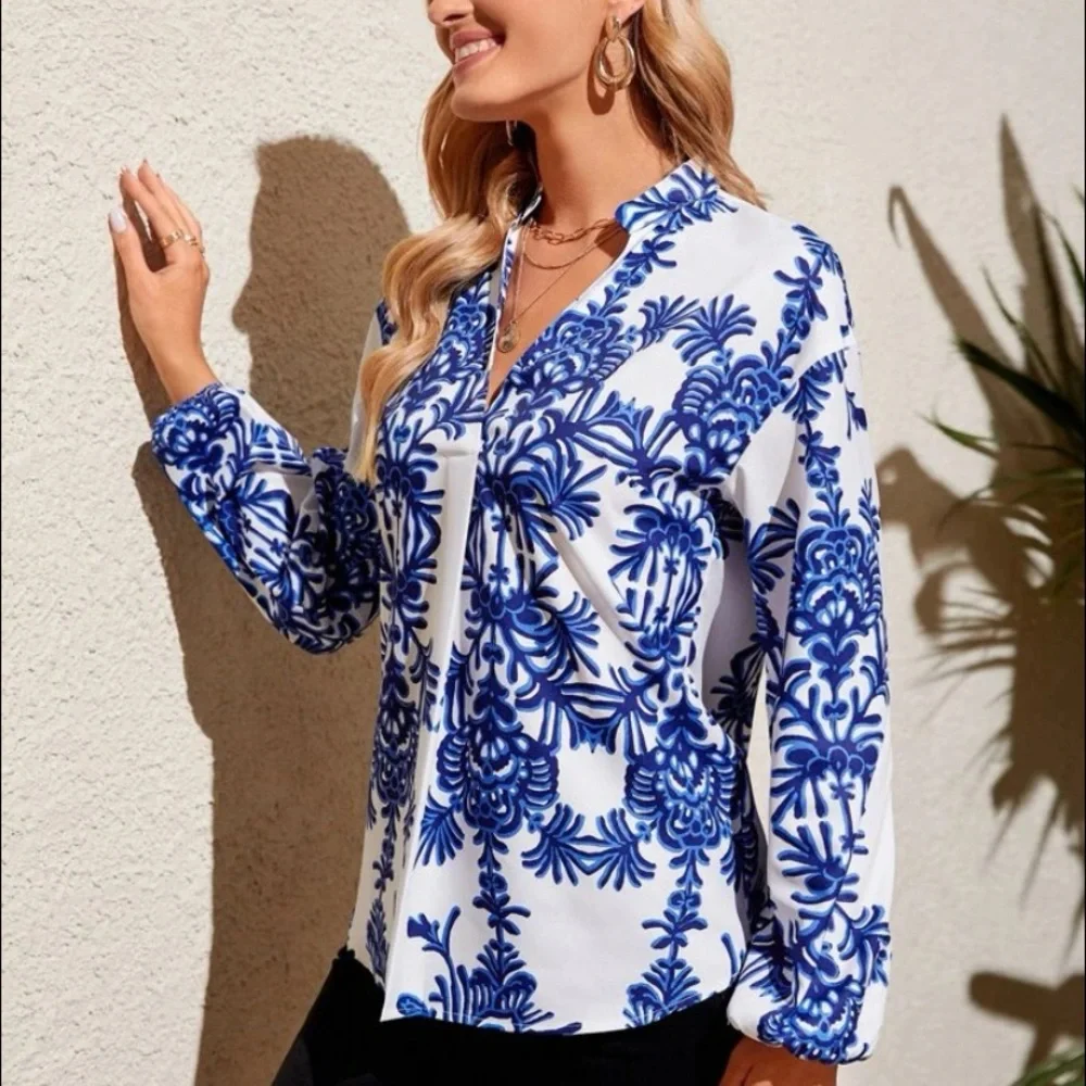 NEW INVENTORY 🌺Allover Print Lantern Sleeve Blouse🌺 - Picture 4 of 7